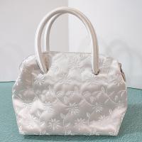 Vintage Nine West Ivory Satin Embroidered Floral Quilted Shoulder Bag