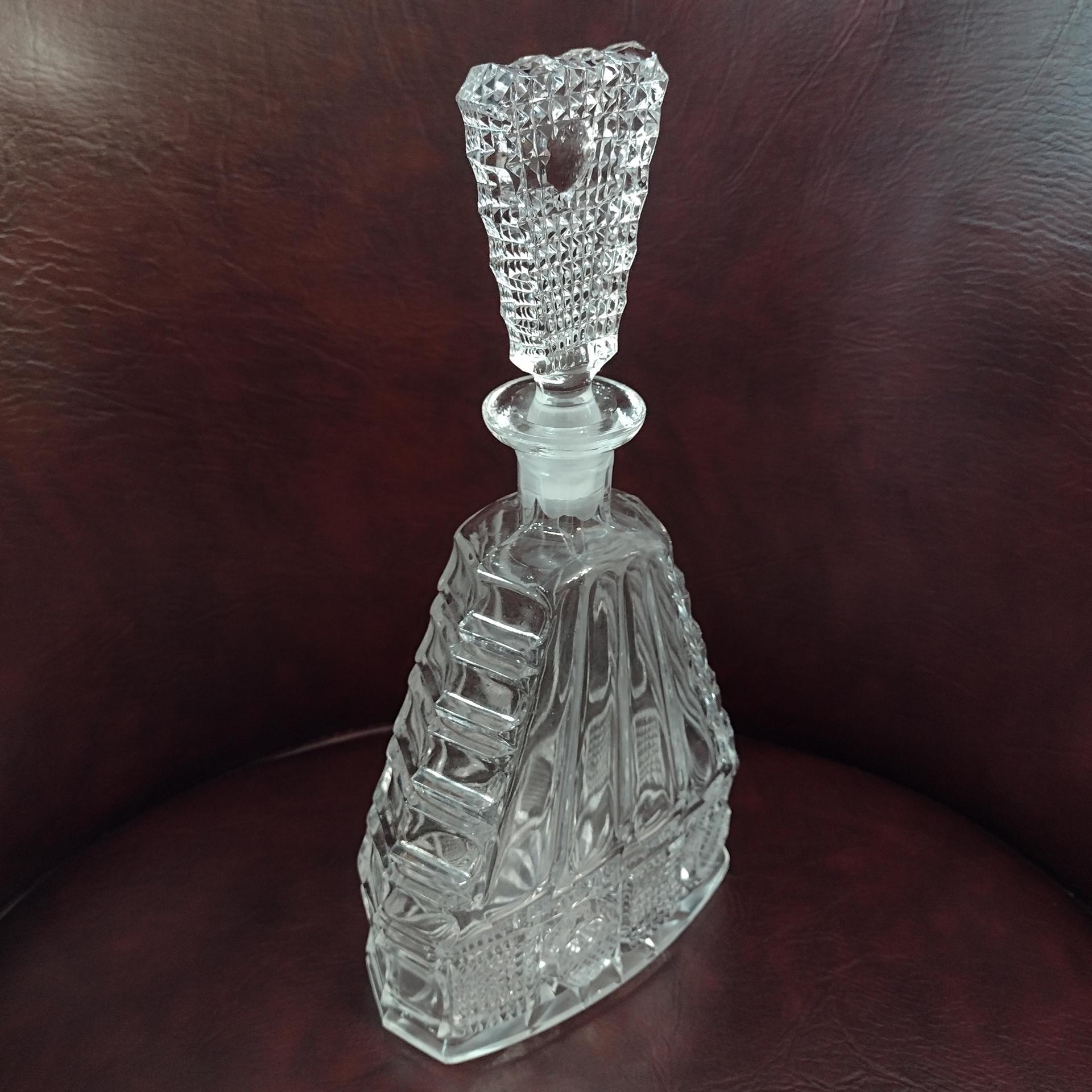 Vintage Clear Glass Whiskey Decanter with Stopper, Triangular Shaped Liquor Decanter Bottle