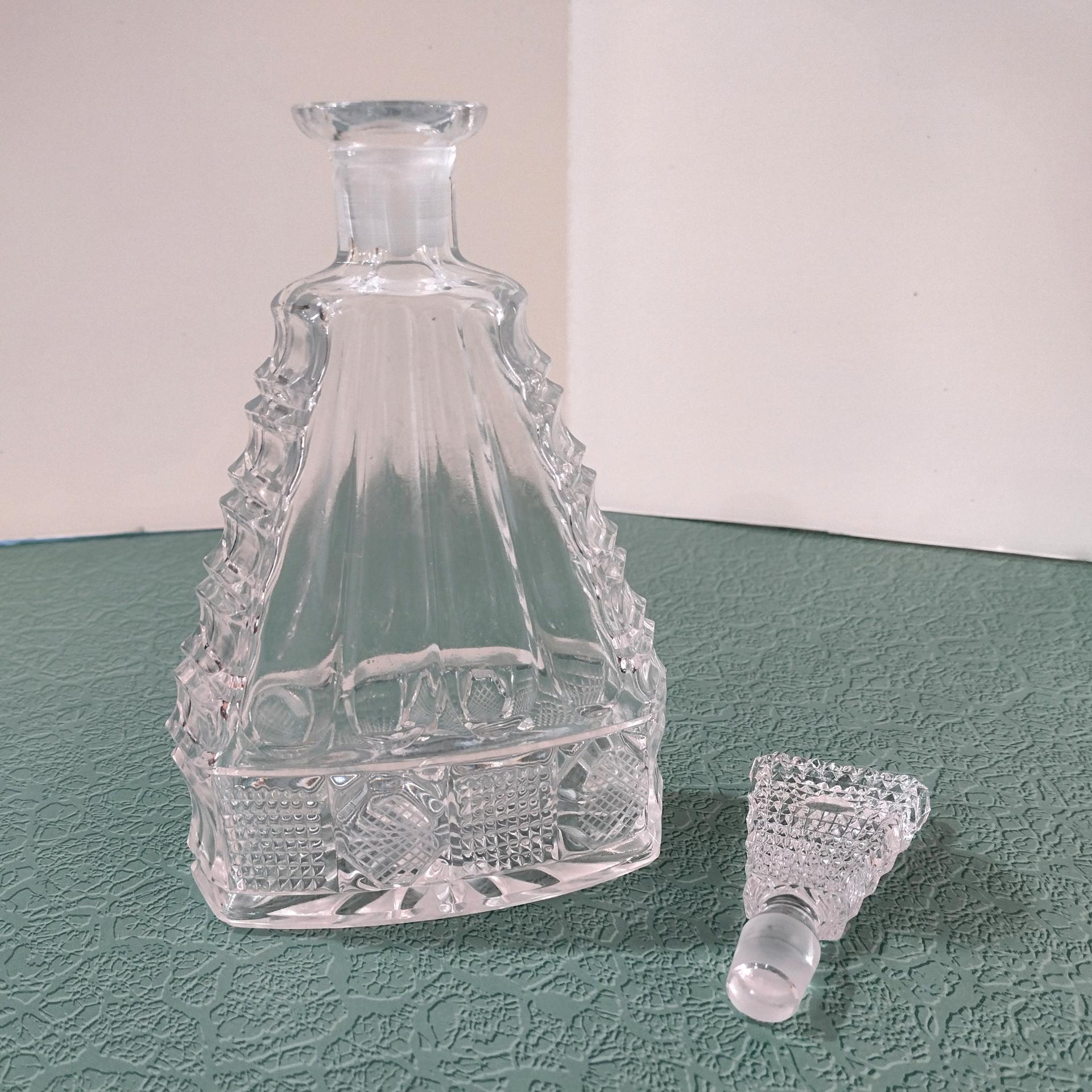 Vintage Clear Glass Whiskey Decanter with Stopper, Triangular Shaped Liquor Decanter Bottle