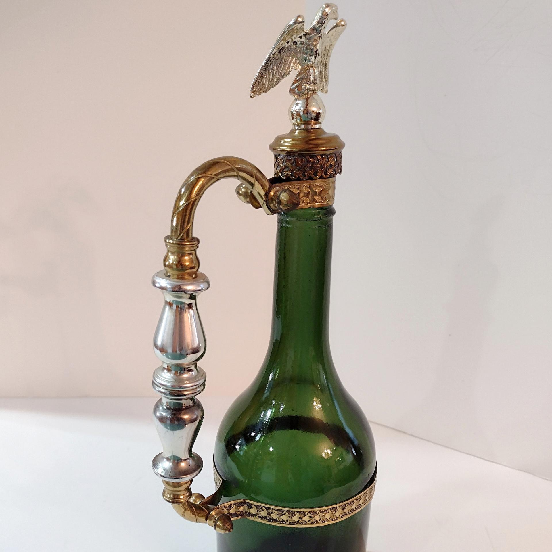 Vintage Wine Bottle Decanter with Handle and Eagle Cork Stopper, Wine Bottle Holder