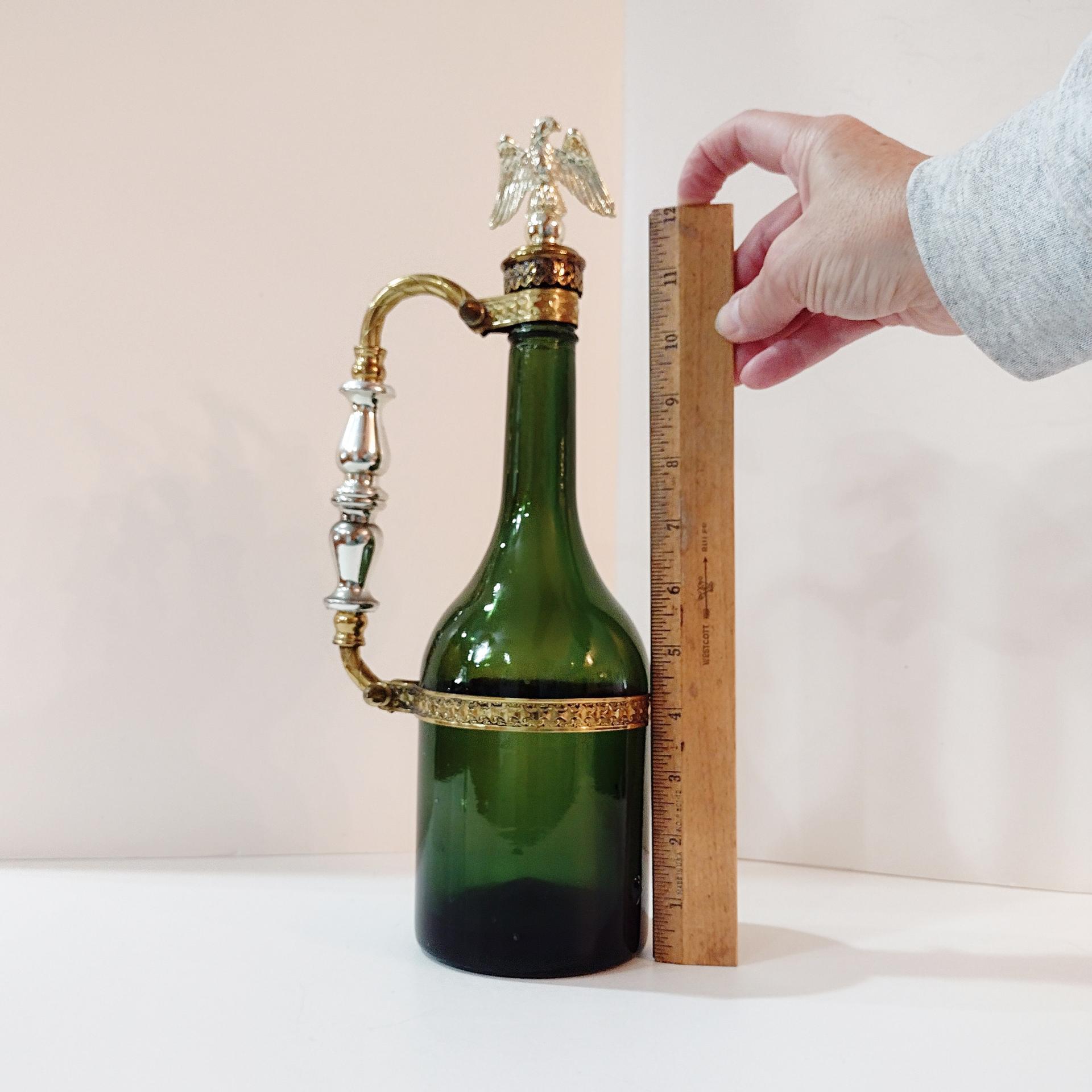 Vintage Wine Bottle Decanter with Handle and Eagle Cork Stopper, Wine Bottle Holder