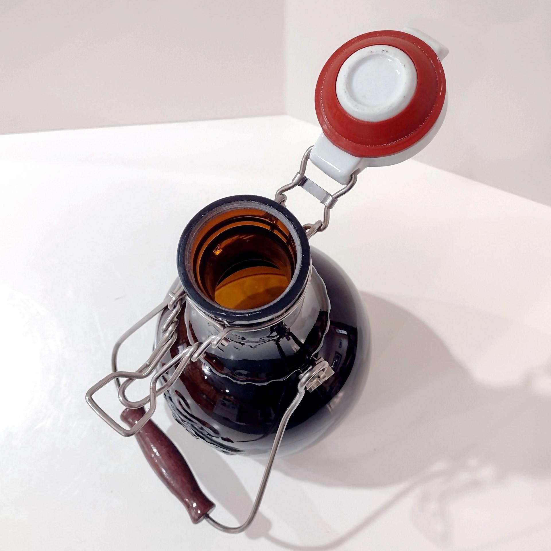 Vintage Large Glass Beer Growler, Ocean Pride Crab Beer Growler Bottle with Ceramic Rubber Gasket Lid