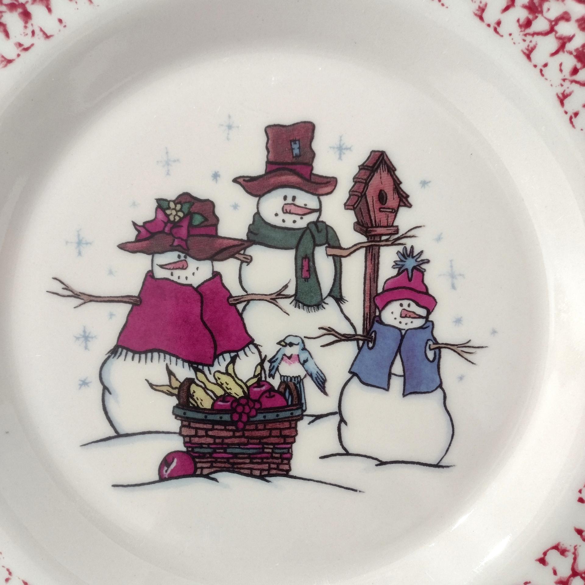 Vintage Rose Red Spongeware Snowman Holiday Christmas Ceramic Dinner Plate, Workshops of Gerald E Henn Pottery