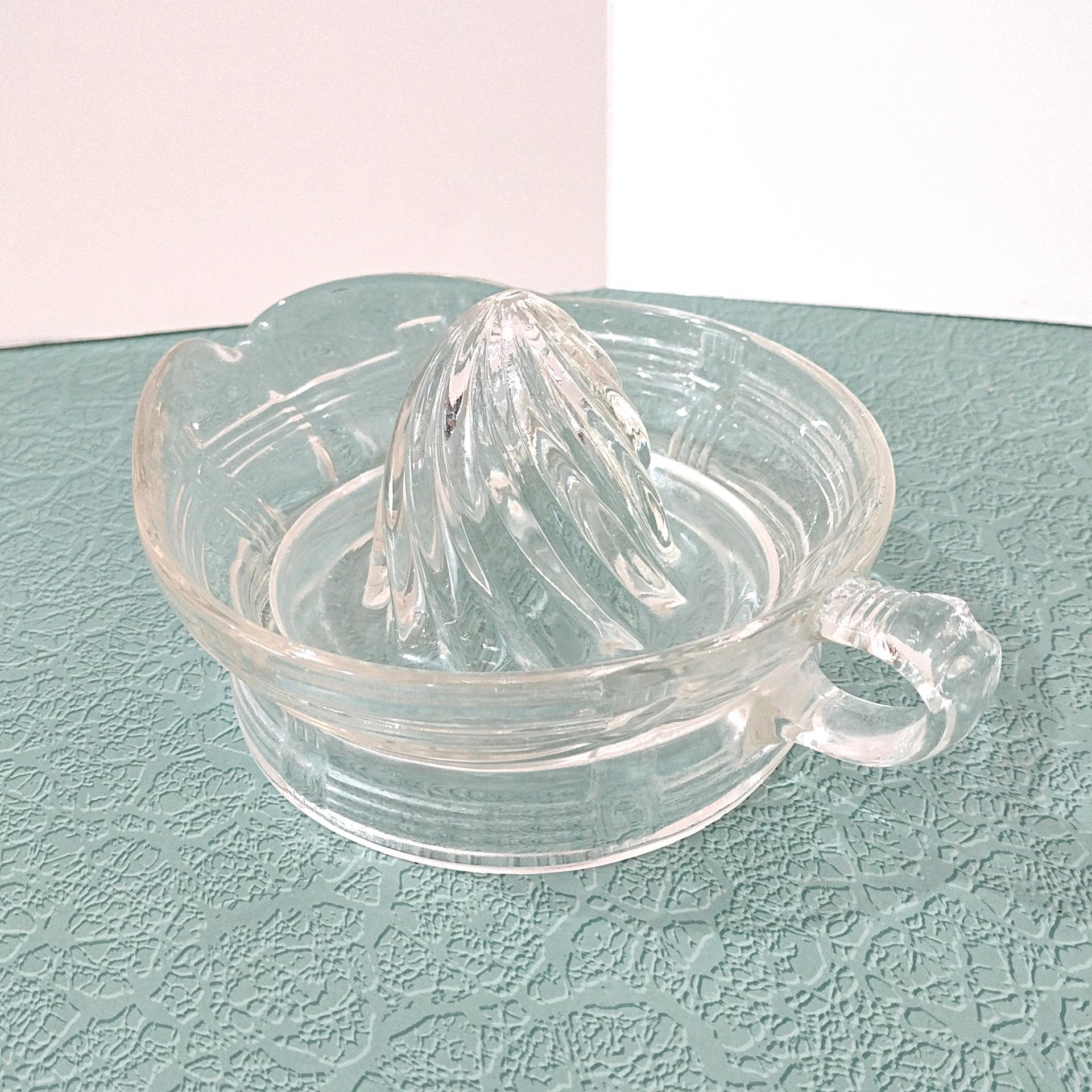 Vintage Hazel Atlas Crisscross Clear Juicer Reamer, Large Citrus Fruit Juicer
