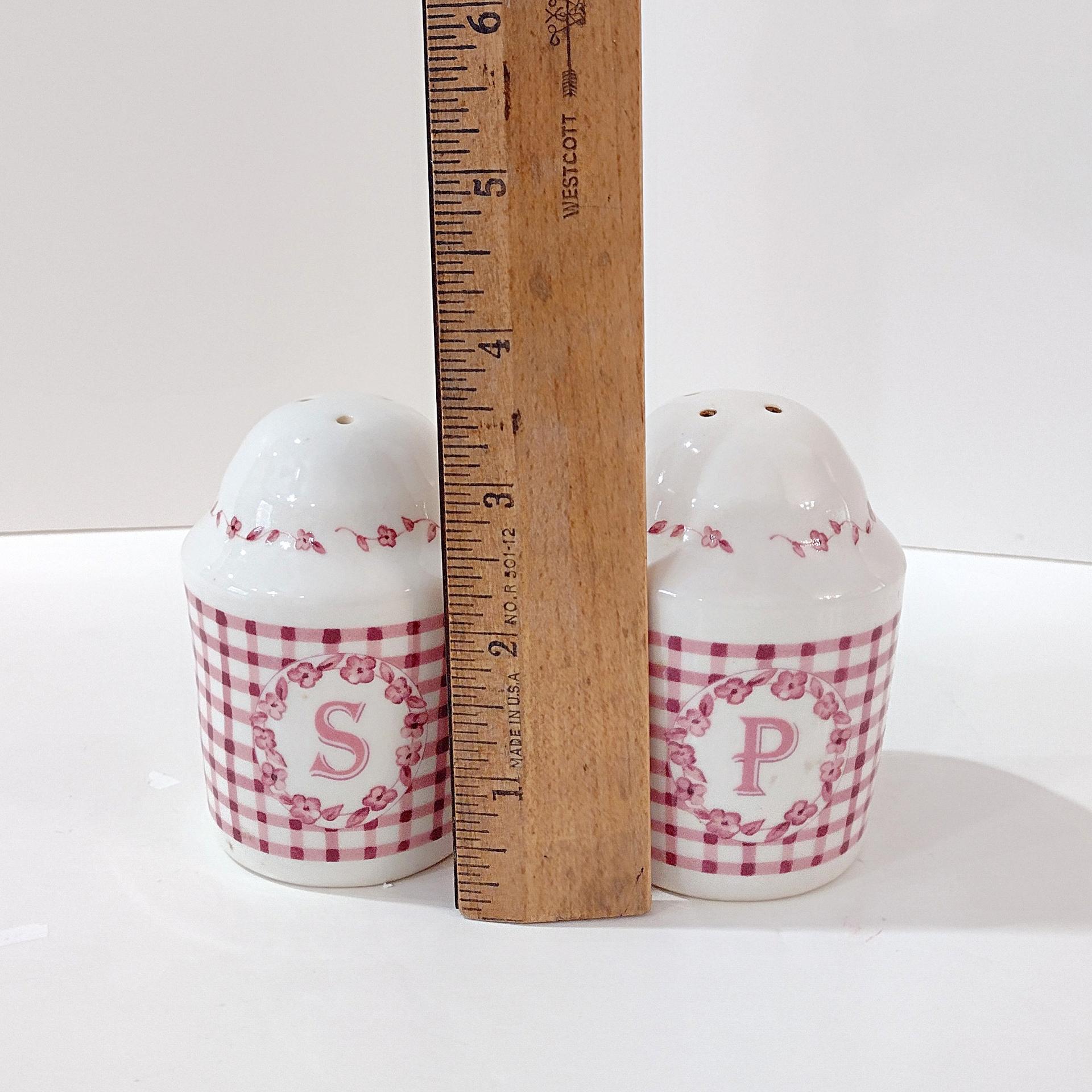 Vintage Pfaltzgraff Delicious Salt and Pepper Shaker Set, Ceramic Red Gingham Design Shakers