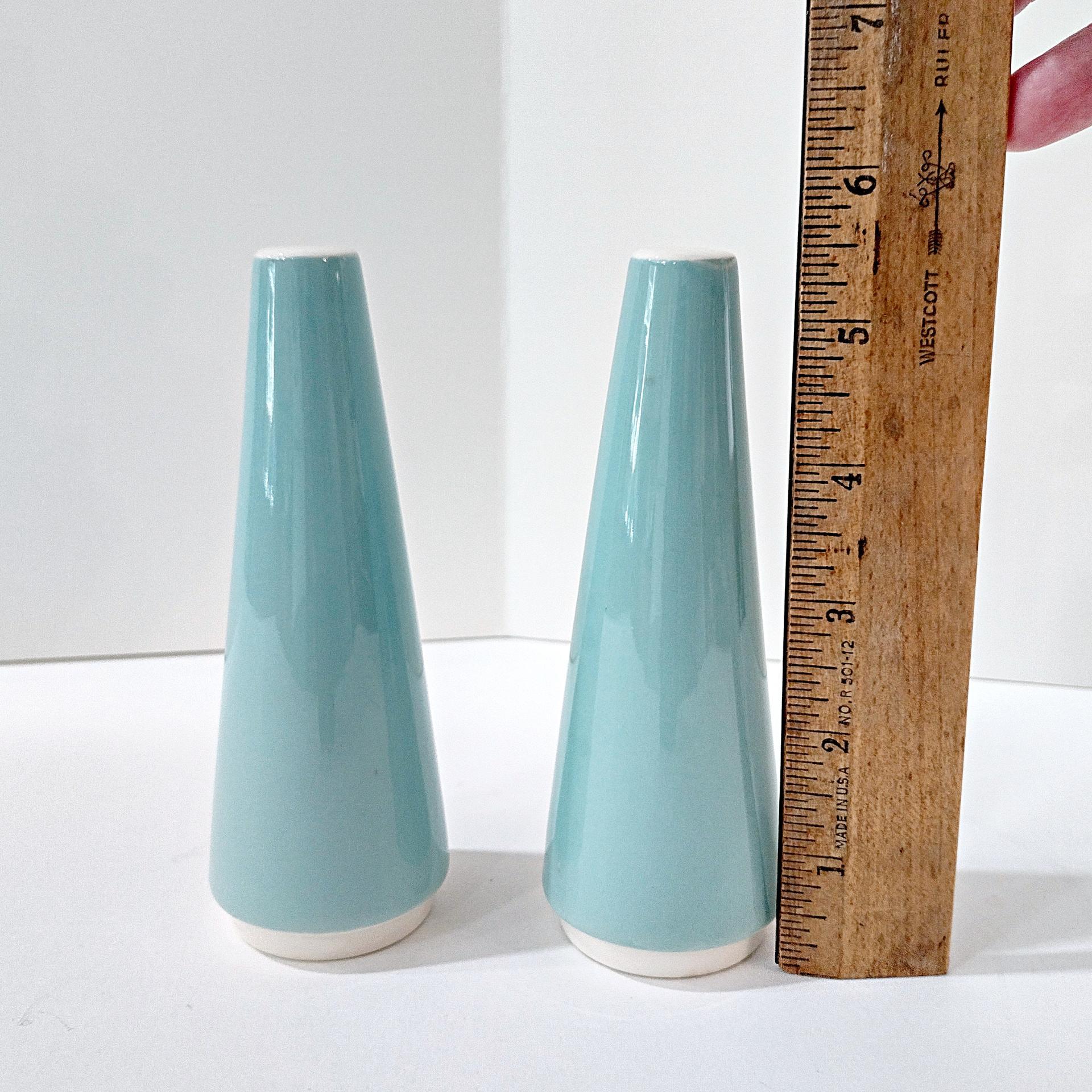 Vintage Homer Laughlin Vista Orbit Turquoise Aqua Blue Salt and Pepper Shaker Set, 1960's Dinnerware