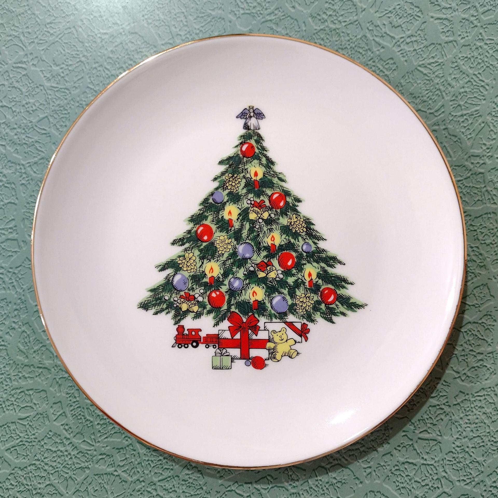 Vintage Christmas Tree Dessert Salad Appetizer Plates, Set of Four, Jamestown China Christmas Treasure Holiday Plates