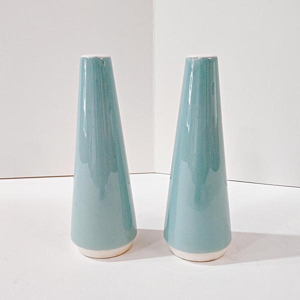 Vintage Homer Laughlin Vista Orbit Turquoise Aqua Blue Salt and Pepper Shaker Set, 1960's Dinnerware